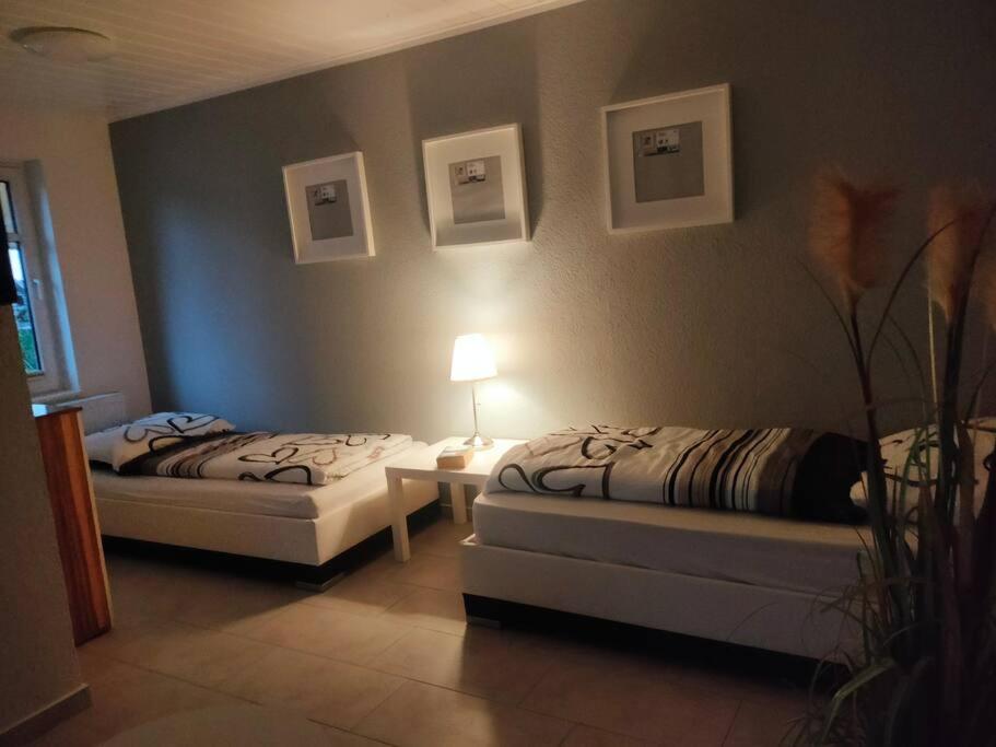 Schlafzimmer mit zwei Betten